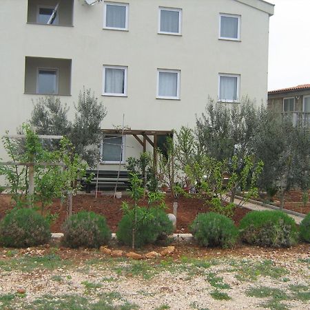 Apartments Ana Вир Екстериор снимка