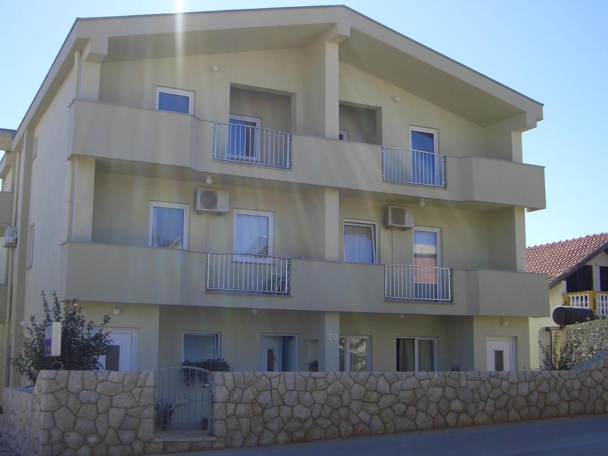 Apartments Ana Вир Екстериор снимка